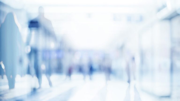 Abstrakte Fotografie: Unschärfe-Effekt Abstrakte Fotografie von Fußgängern mit starker Unschärfe