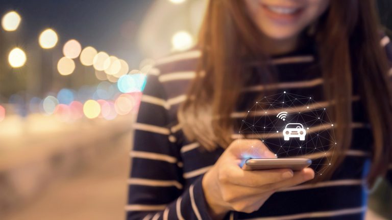 Taxi rufen mit Taxi-App auf dem Smartphone
