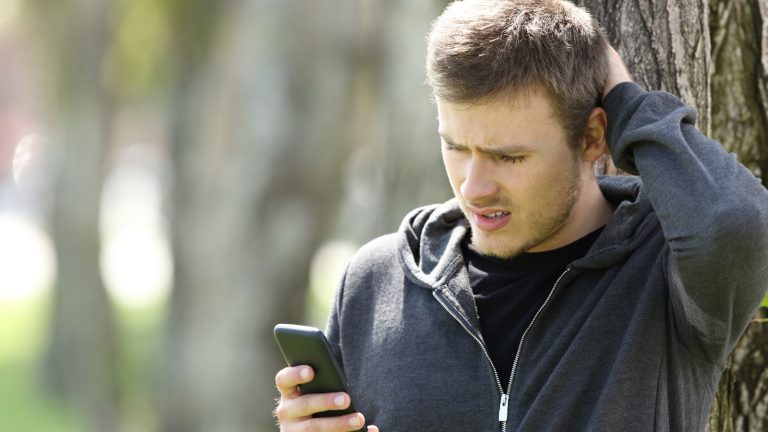 Nachrichten bei WhatsApp & Facebook rückgängig machen
