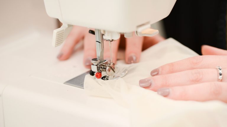 Nähmaschine testen nach der Reinigung Nähmaschine testen nach der Reinigung