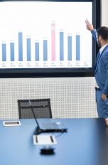anschließen? Das geht ganz einfach. Copyright: nd3000 / iStock / Getty Images Plus Alt Tag: PowerPoint-Folienübergänge: So einfach passt du sie an