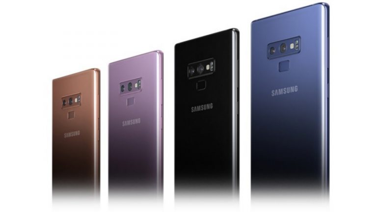 Vier Modelle des Samsung Galaxy Note9 in verschiedenen Цвета(ов)