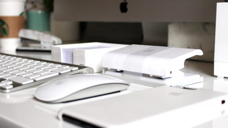 Mac einrichten Maus Achten Sie darauf, zunächst nur notwendiges Zubehör wie Mäuse oder Monitore mit dem Mac zu verbinden