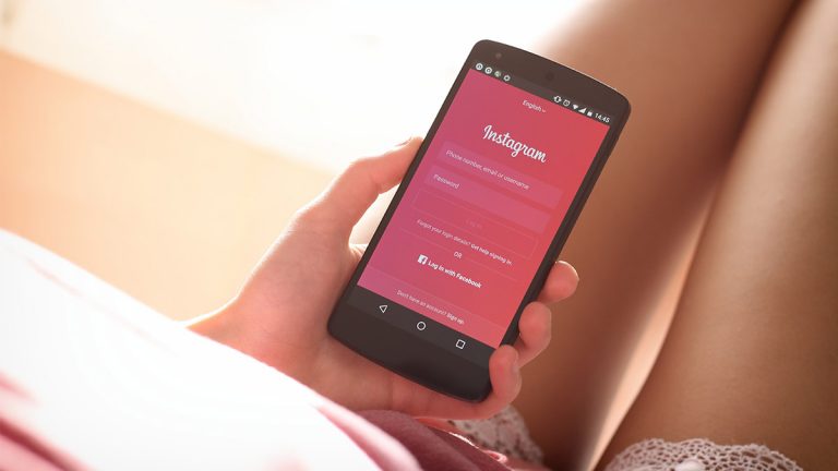 Instagram-Account gehackt: So schützt du dein Konto Instagram-Account auf einem Smartphone