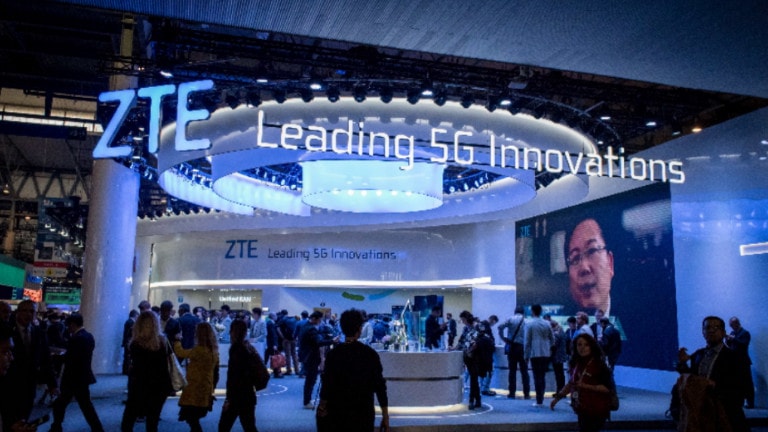 ZTE-Messestand mit Slogan "Leading 5G Innovations"