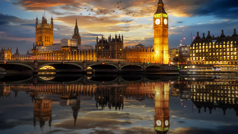 Spiegelungen fotografieren - Nachts Big-Ben-Spiegelung in der Themse nachts