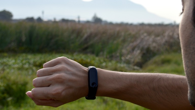 Ein Fitness-Tracker am Arm