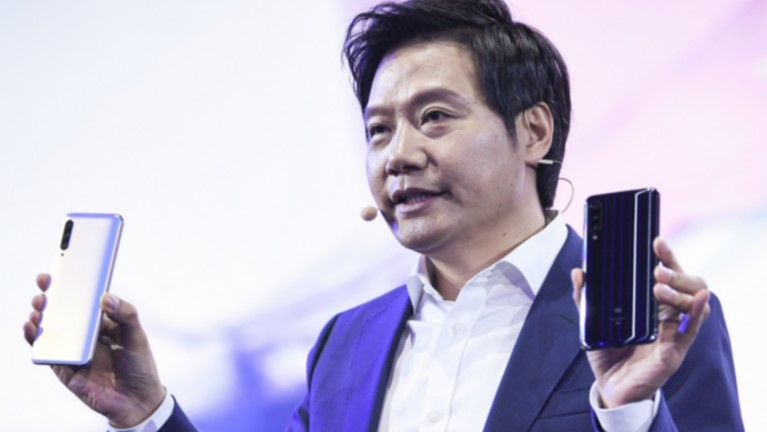 Xiaomi Mi 9 Pro 5G in Hand von Xiaomi-Manager