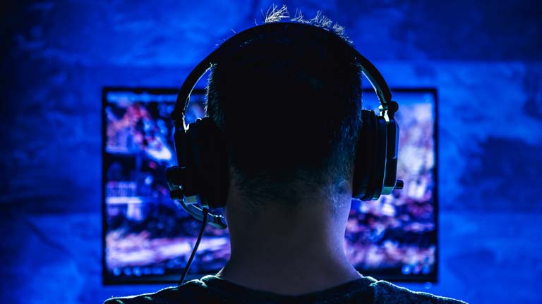 PS4-Spieler mit Headset