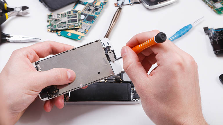 iPhone-Display selbst reparieren- So gelingt es-01 iPhone-Display reparieren mit Werkzeug