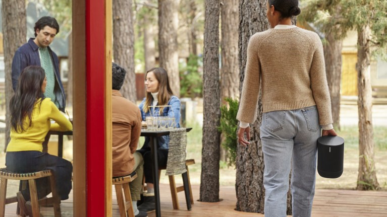 Sonos Move: Das kann die neue Bluetooth-Box Sonos Move: Tragbare Bluetooth-Box für Outdoor-Einsätze