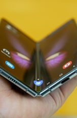 Ein Galaxy Fold auf der Hand