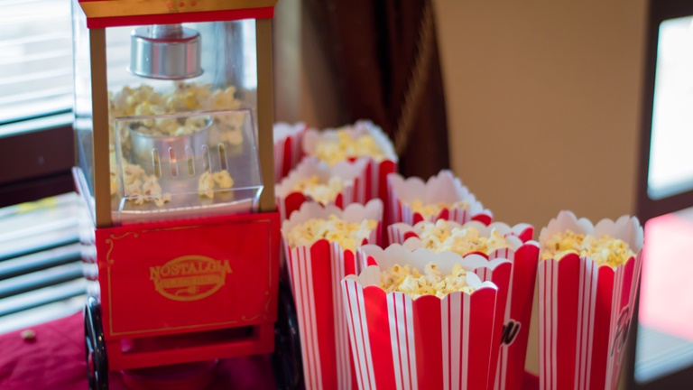 Nicht nur im Kino: Diese Popcornmaschinen gibt es für dein Zuhause Popcorn selber machen mit Popcornmaschine für zu Hause