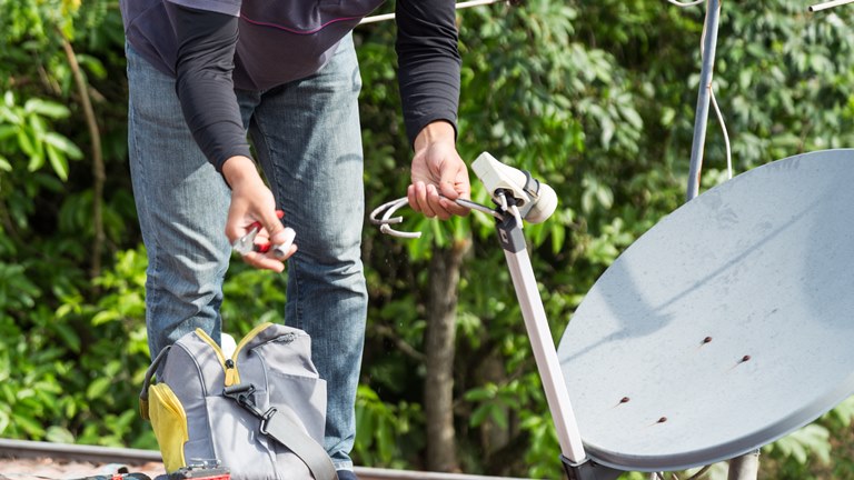 So schließt du deinen SAT-Receiver an die Satellitenschüssel an Profi montiert SAT-Anlage