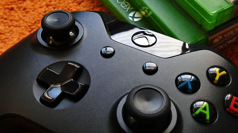 8 Xbox-One-Tipps: Diese Features solltest du kennen Schwarzer Controller für die Xbox One