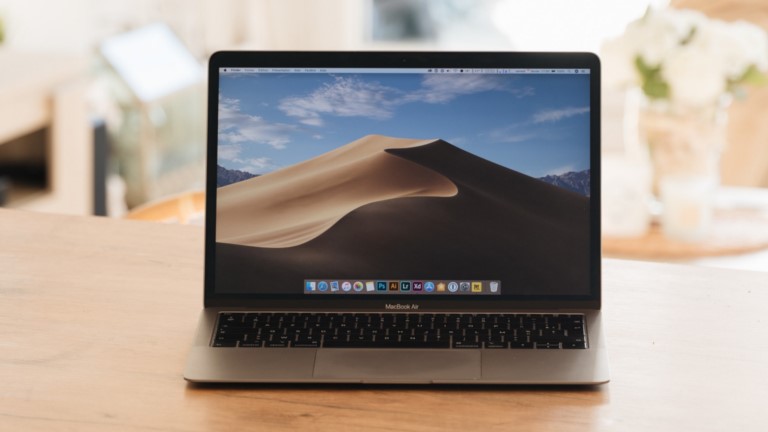 Kostenlos: Mockups mit Online-Tools erstellen Notebook mit Mockup-Foto