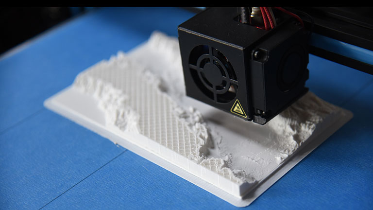 3D-Drucker einstellen: Erste Schritte für Anfänger 3D-Objekt entsteht im 3D-Drucker