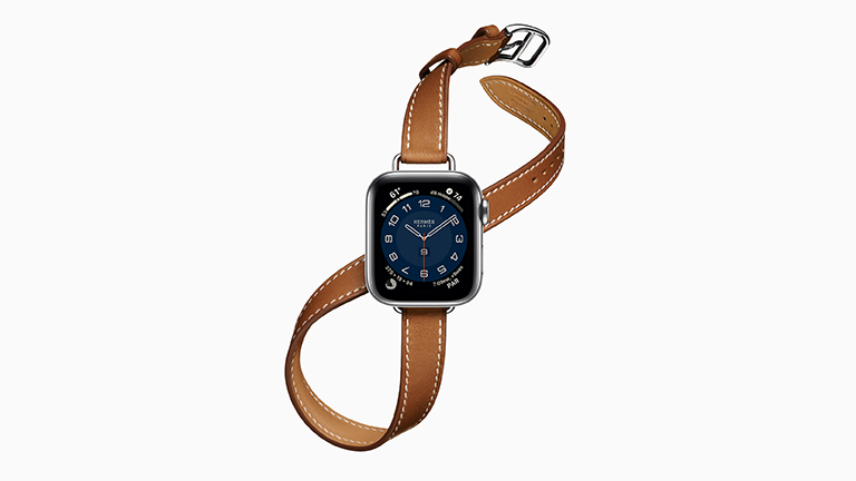 Apple Watch Series 6 Die Apple Watch Series 6 in der Hermès-Варианты mit Attelage-Double-Tour-Armband.
