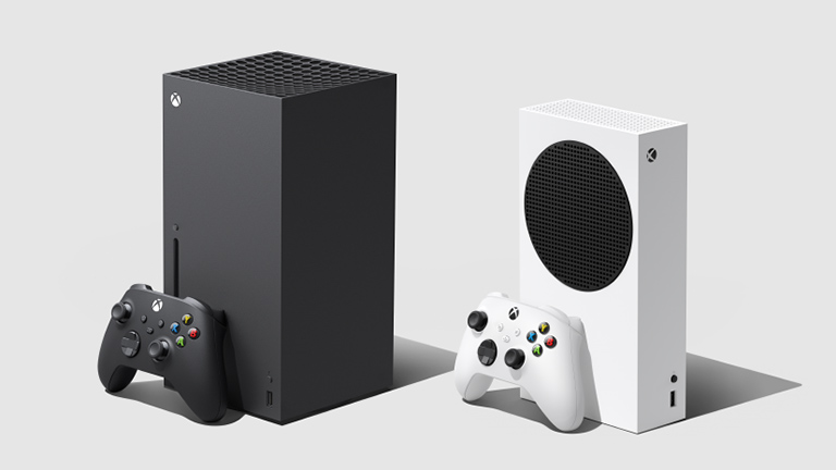 Xbox Series X/S Die Xbox Series S kommt im quaderförmigen schwarzen Gehäuse, die Xbox Series S im kompakteren weißen Gehäuse – jeweils mit passendem Controller.