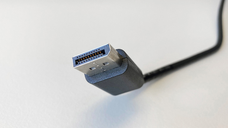DisplayPort Ein DisplayPort-Kabel mit dem Stecker im Detail. Die Pins sind hier deutlich zu erkennen.