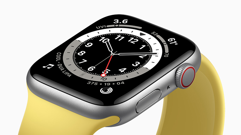 Apple Watch SE Die Apple Watch in Silber mit gelbem Band und einem der neuen Watchfaces.