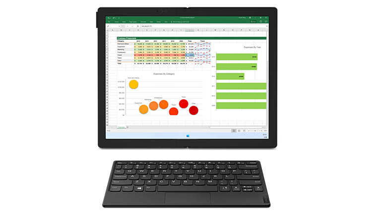 Lenovo ThinkPad X1 Fold Das ThinkPad X1 Fold komplett aufgeklappt mit einer Tabelle auf dem Display. Davor liegt die Bluetooth-Tastatur, die es optional zu kaufen gibt.
