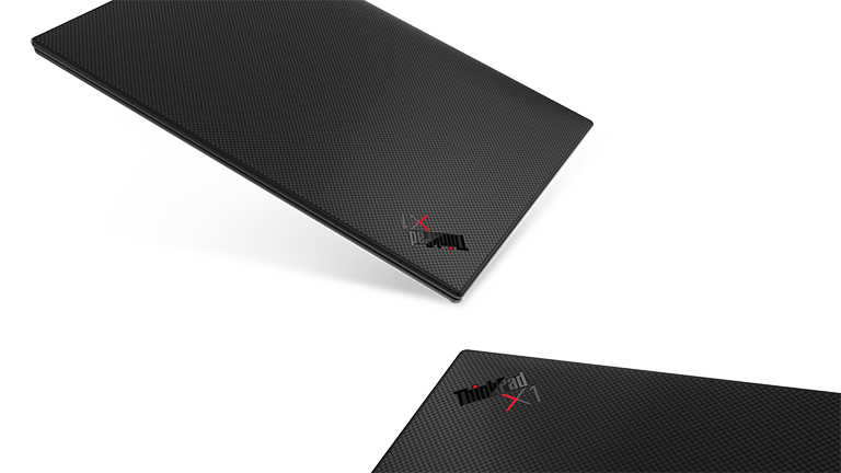 Lenovo ThinkPad X1 Nano Das ThinkPad X1 Nano im zugeklappten Zustand. Zu erkennen ist die Oberfläche im Carbon-Look.