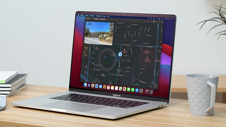 Big Sur Das Umsehen-Feature von Maps am Beispiel des Apple Campus in San Francisco auf einem MacBook.