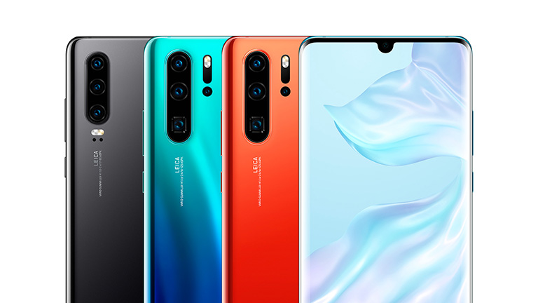 Huawei P30 Das Huawei P30 in drei verschiedenen Farben.