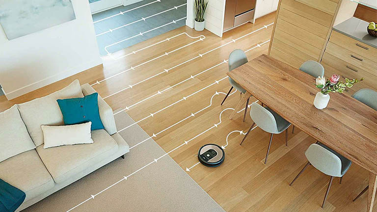iRobot Roomba 976 Ein iRobot Roomba fährt durch einen Raum. Auf dem Boden ist seine Strecke mit Linien dargestellt.