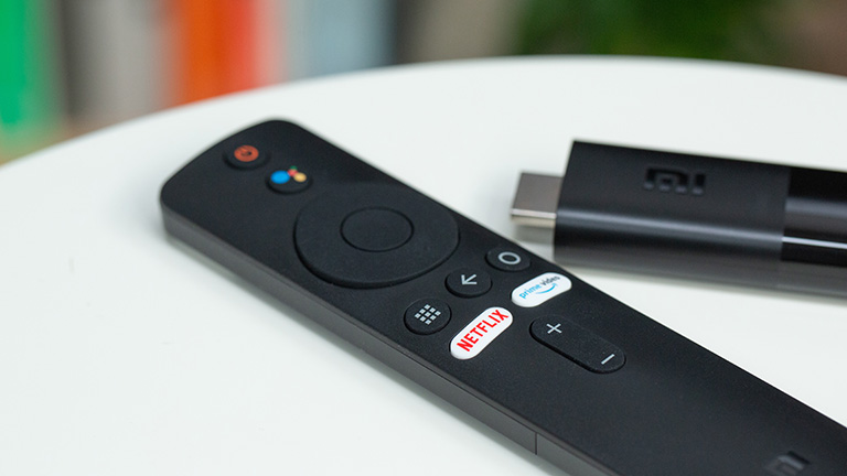 Mi TV Stick Nahaufnahme der Fernbedienung des Xiaomi Mi TV Sticks.