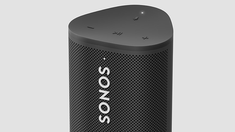 Sonos Roam Detailansicht der Bedienelemente auf der Oberseite des Sonos Roam.