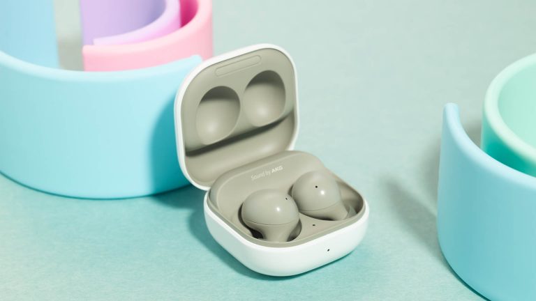 Samsung Galaxy Buds2 Die Galaxy Buds2 in ihrem Ladecase.