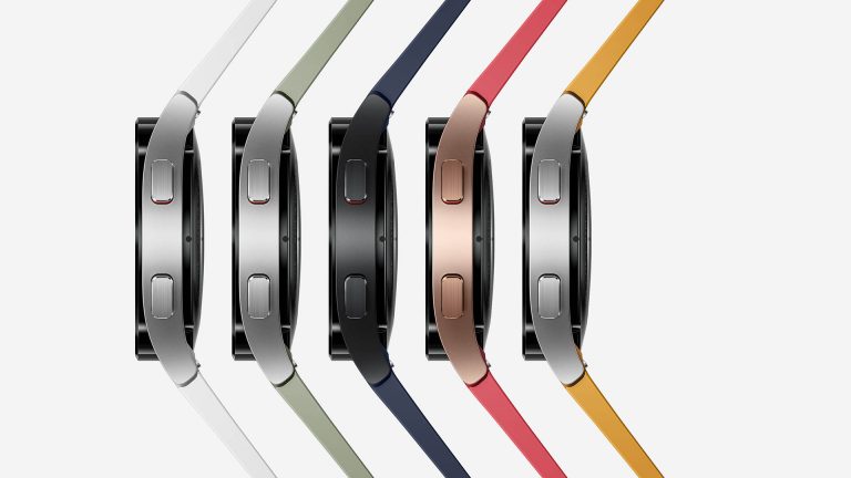 Samsung Galaxy Watch4 Die Galaxy Watch4 in unterschiedlichen Farben und mit unterschiedlichen Armbändern.