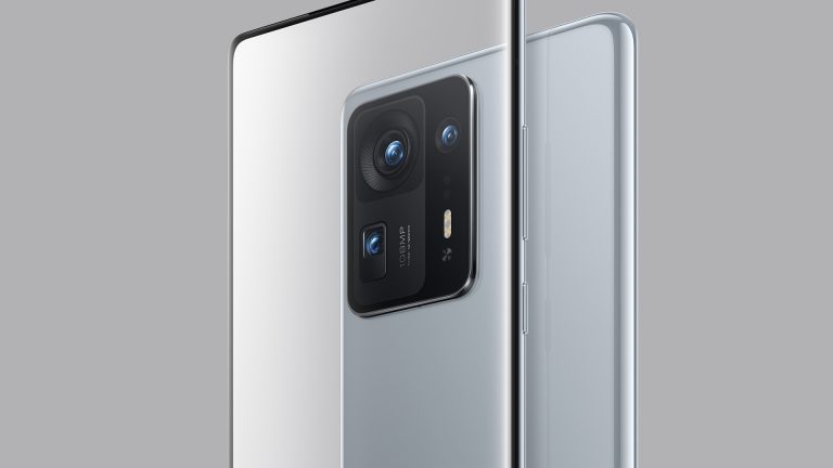 Xiaomi MIX 4 Das Xiaomi Mix 4 in Grau. Durch das Display ist die Rückkamera zu sehen.