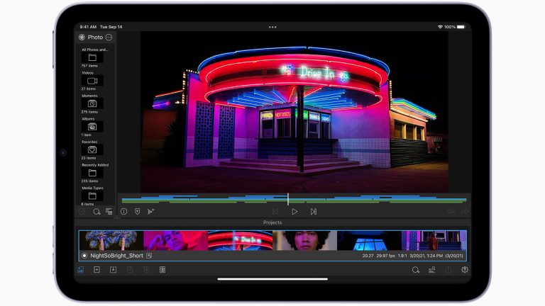 iPad mini Ein iPad mini in der Frontansicht. Auf dem Bildschirm ist der Screenshot eines Videobearbeitungsprogramms zu sehen.