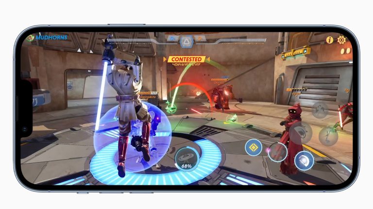iPhone 13 Pro Auf einem iPhone 13 Pro läuft ein Star-Wars-Spiel.