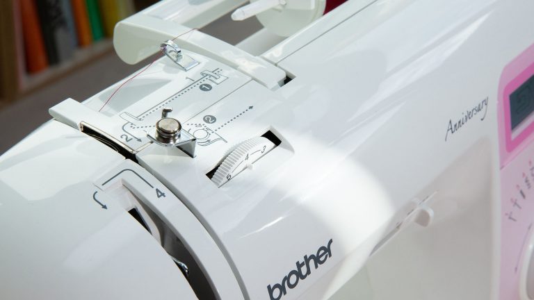 Brother Innov-is 10A Detailansicht der oberen Seite einer Brother Innov-is 10A.