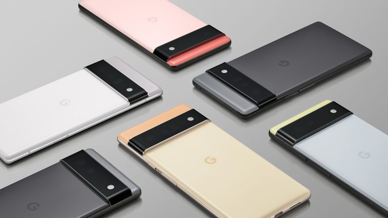 Google Pixel 6 und Pixel 6 Pro Produktfoto der Pixel 6-Familie mit allen Farbvarianten. Die Smartphones sind mosaikartig auf einer Oberfläche angeordnet.
