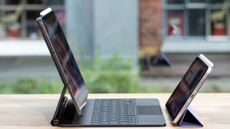 iPad Pro und iPad mini Das iPad Pro und das iPad mini stehen sich gegenüber.