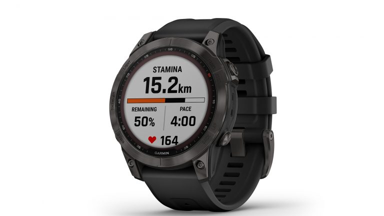 Garmin Fenix 7 Die Garmin Fenix 7 mit einer Anzeige für die aktuelle Ausdauer.