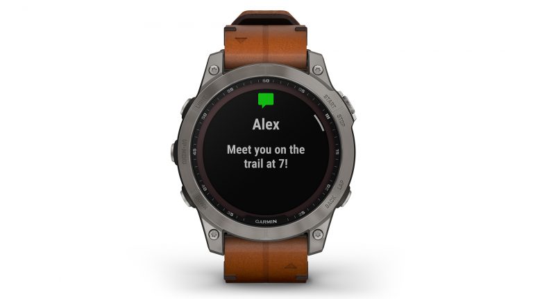 Garmin Fenix 7 Die Garmin Fenix 7 zeigt eine SMS vom Smartphone auf dem Display an.