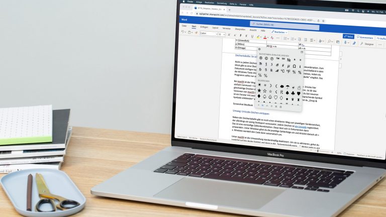 Tastatur-Zeichen Blick auf ein MacBook Pro mit geöffneter Zeichentabelle.