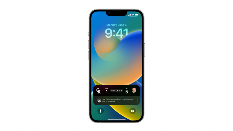 iOS 16 Auf einem iPhone sind die neuen Live-Aktivitäten zu sehen – eine Art Live-Ticker für den Sperrbildschirm.