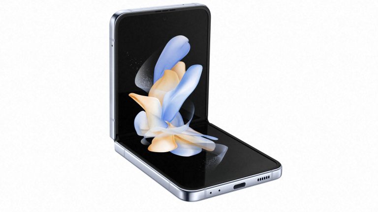 Galaxy Flip4 Produktbild eines aufgeklappten Samsung Galaxy Flip 4.
