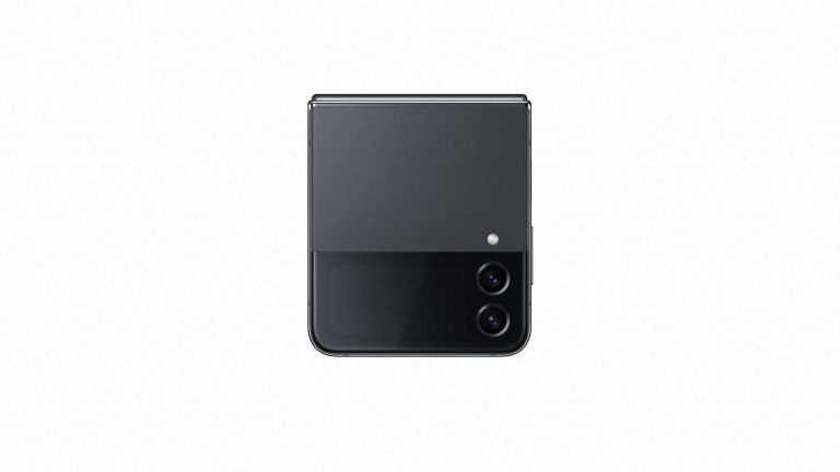 Galaxy Flip4 Produktbild eines zusammengeklappten Samsung Galaxy Flip 4 in der Farbe „Graphite“.