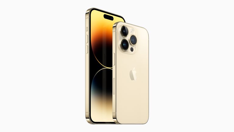 Apple iPhone 14 Pro und 14 Pro Max Ein iPhone 14 Pro und ein iPhone 14 Pro Max in Gold stehen voreinander.