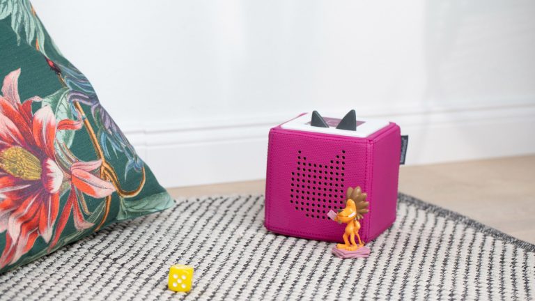 Tonie Box Weihnachten Kinder Eine Toniebox mit einer Löwen-Figur davor.