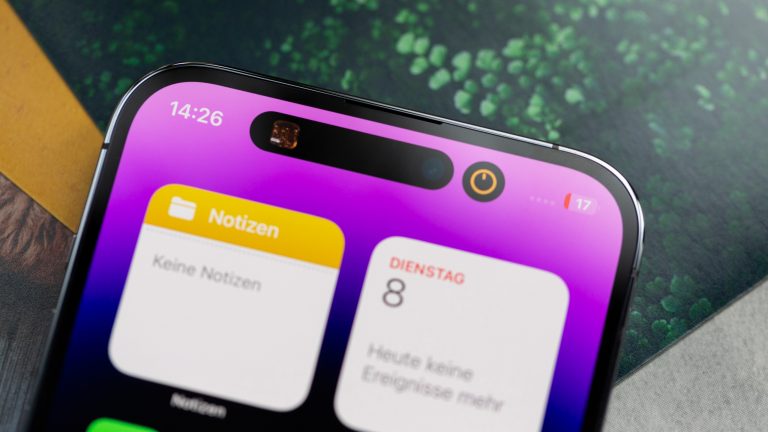 Nahaufnahme eines iPhone 14 Pro, bei dem die Dynamic Island und einige Symbole in der Statusleiste zu erkennen sind. Nahaufnahme eines iPhone 14 Pro, bei dem die Dynamic Island und einige Symbole in der Statusleiste zu erkennen sind.