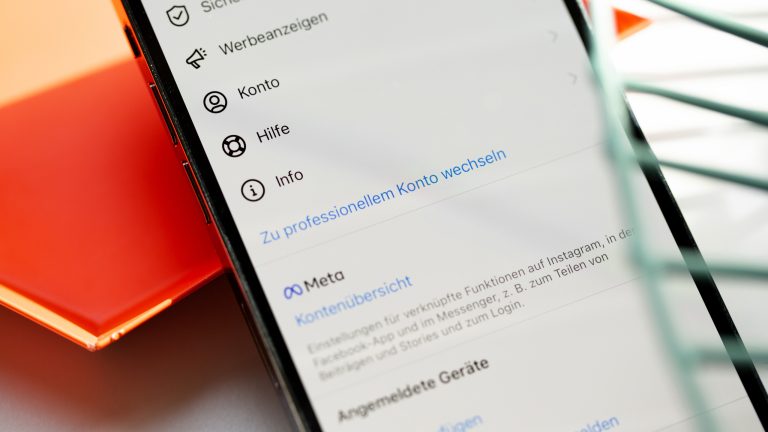 Detailansicht der Einstellungen von Instagram, mit dem Punkt zum Wechseln auf ein professionelles Konto.
